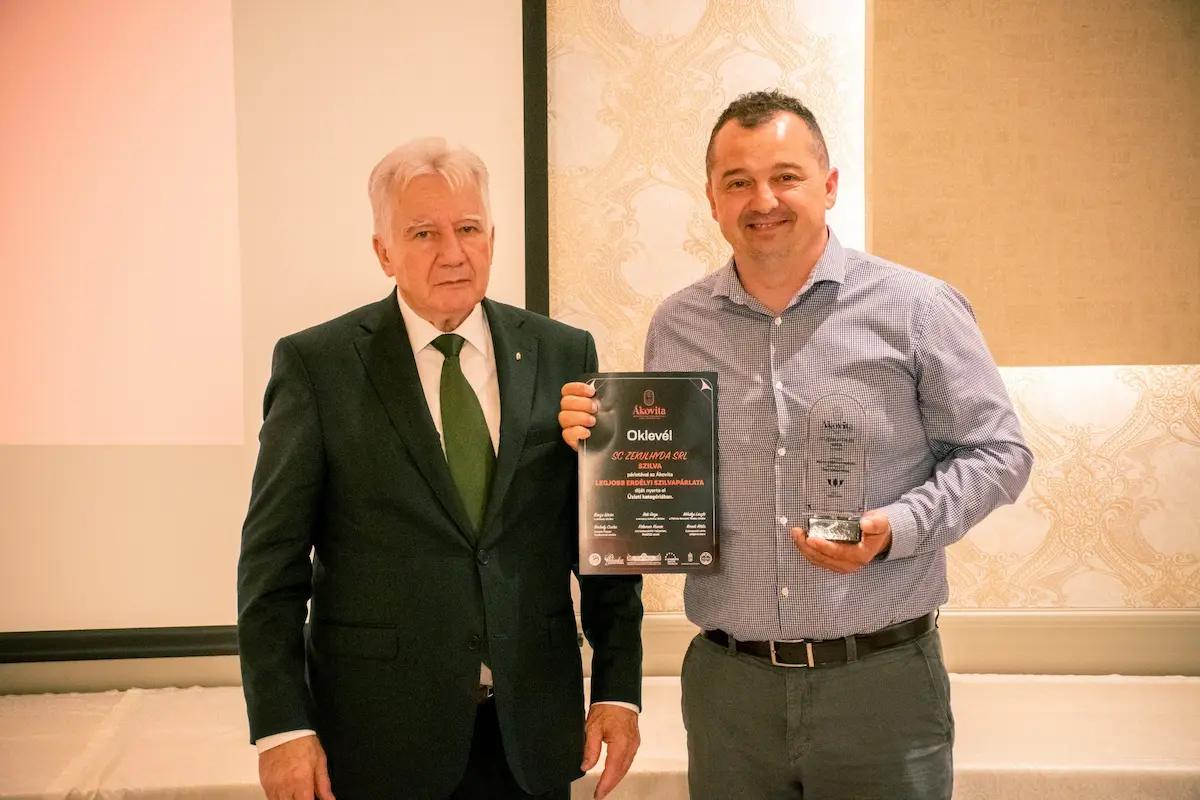Nagy Botond receiving the ÁKOVITA award